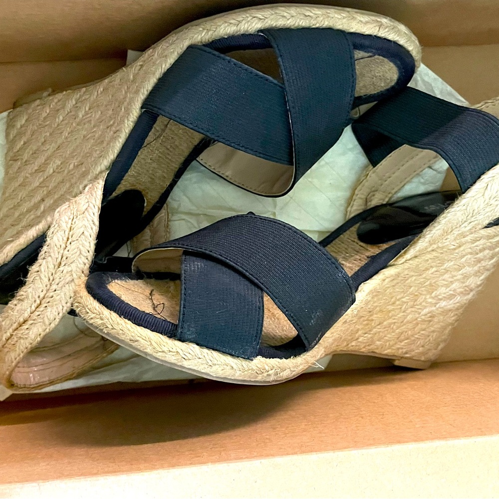 Apt 9 black wedge Sandals size 6-1/2